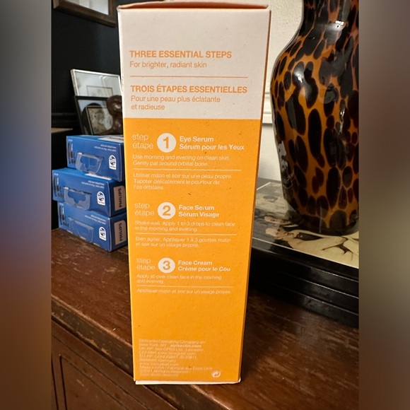 NEW StriVectin Multi-Action Cosmetic Gift Set - 3 piece BRIGHTEN AND RESTORE $90 - Picture 5 of 7